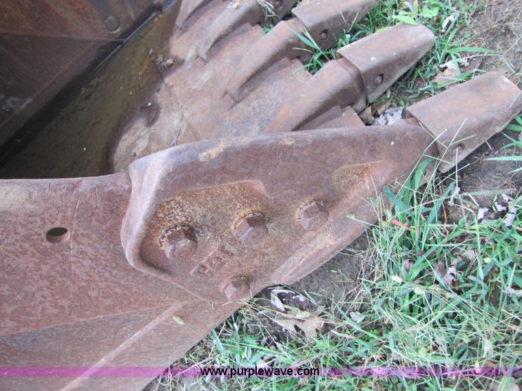 image for item 3193 Caterpillar excavator bucket