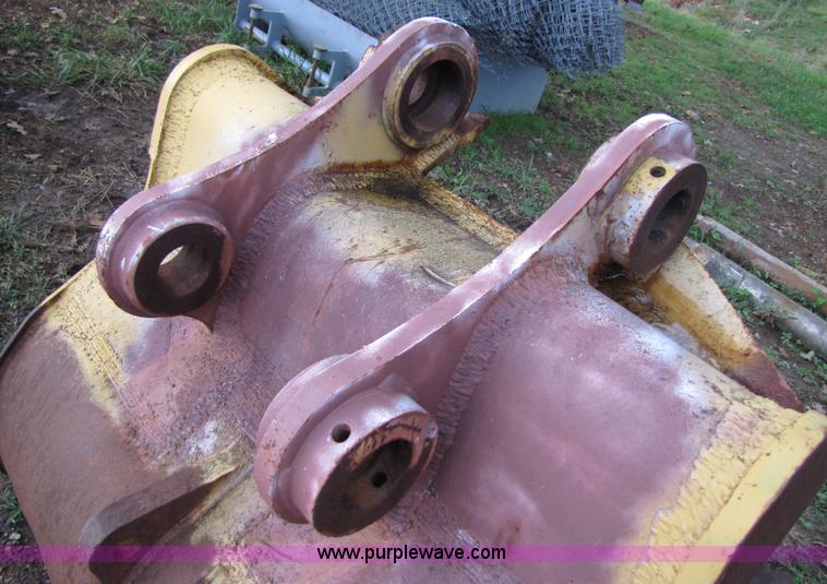 image for item 3193 Caterpillar excavator bucket