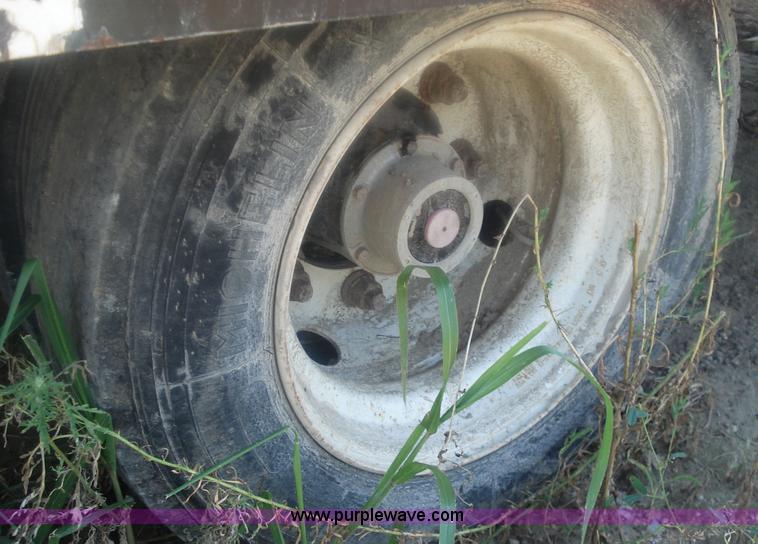 image for item 3549 2001 Talbert Austin AC-20 trailer