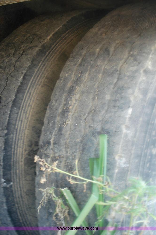 image for item 3549 2001 Talbert Austin AC-20 trailer