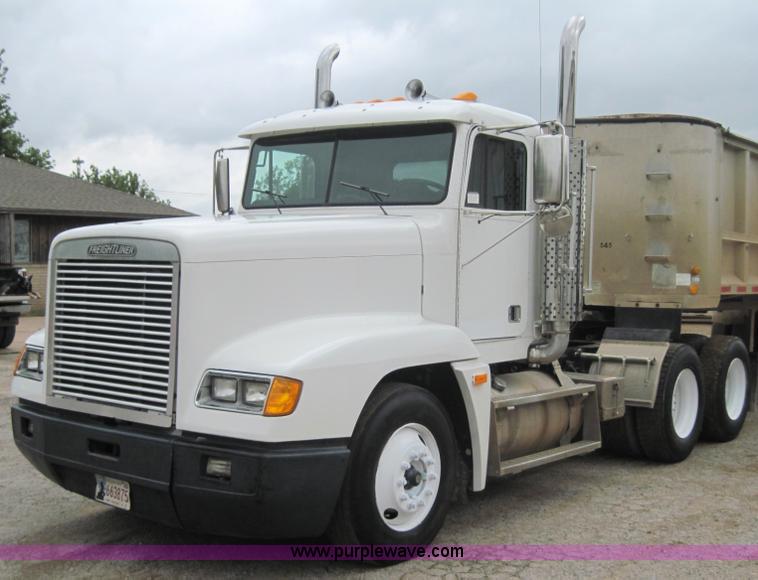 image for item 4094 1995 Freightliner FLD120