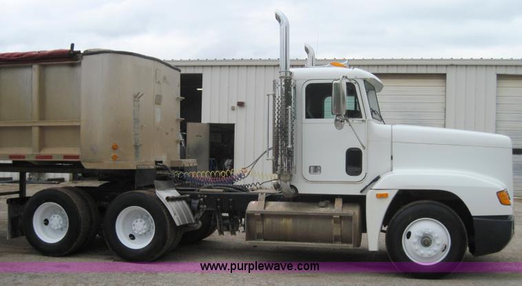 image for item 4094 1995 Freightliner FLD120