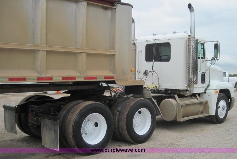 image for item 4094 1995 Freightliner FLD120