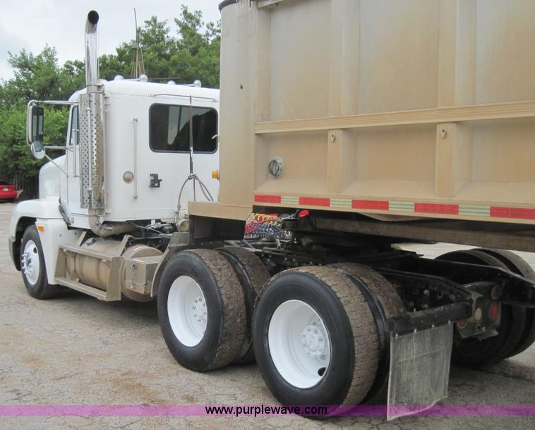 image for item 4094 1995 Freightliner FLD120