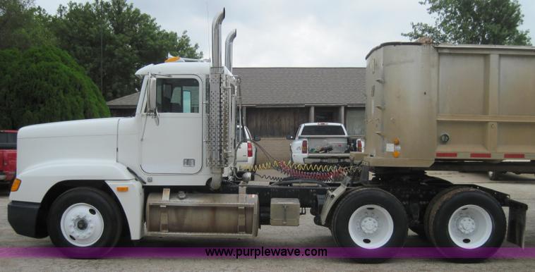 image for item 4094 1995 Freightliner FLD120