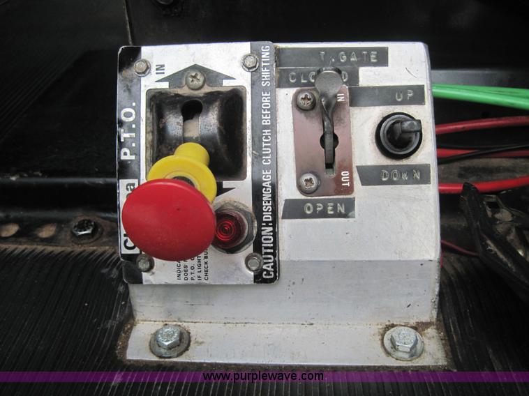 image for item 4094 1995 Freightliner FLD120