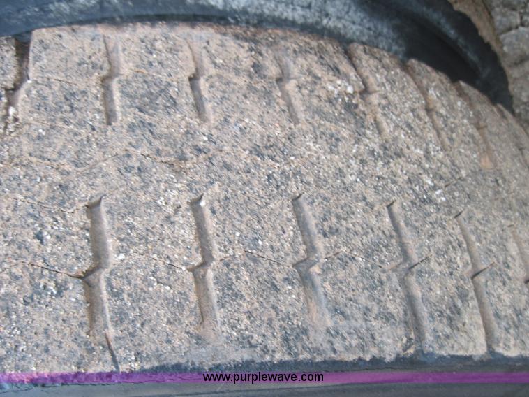 image for item 4094 1995 Freightliner FLD120