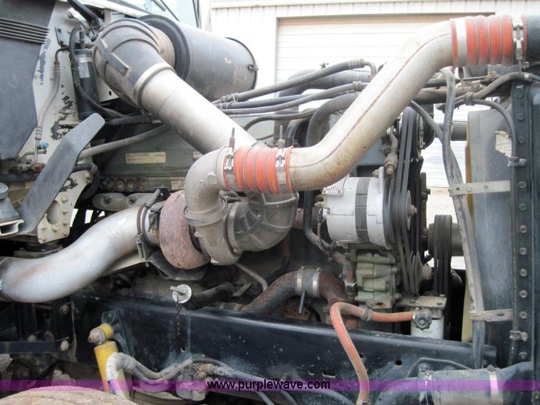 image for item 4094 1995 Freightliner FLD120