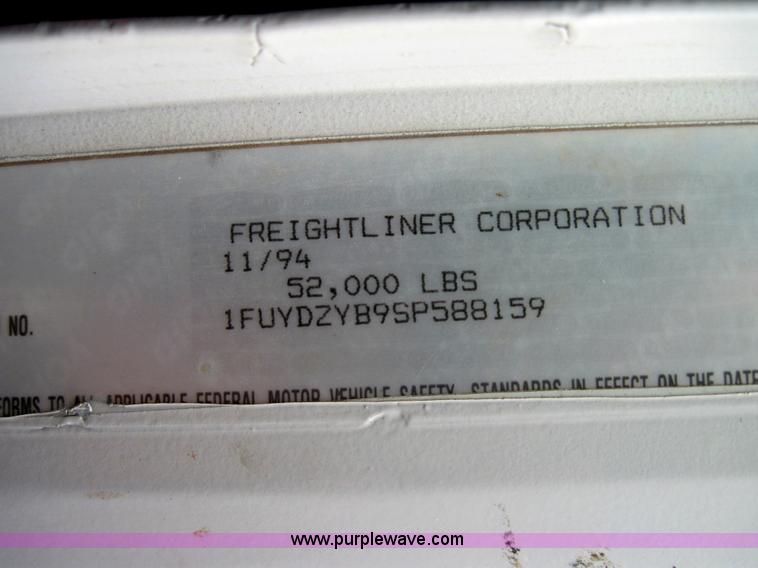 image for item 4094 1995 Freightliner FLD120