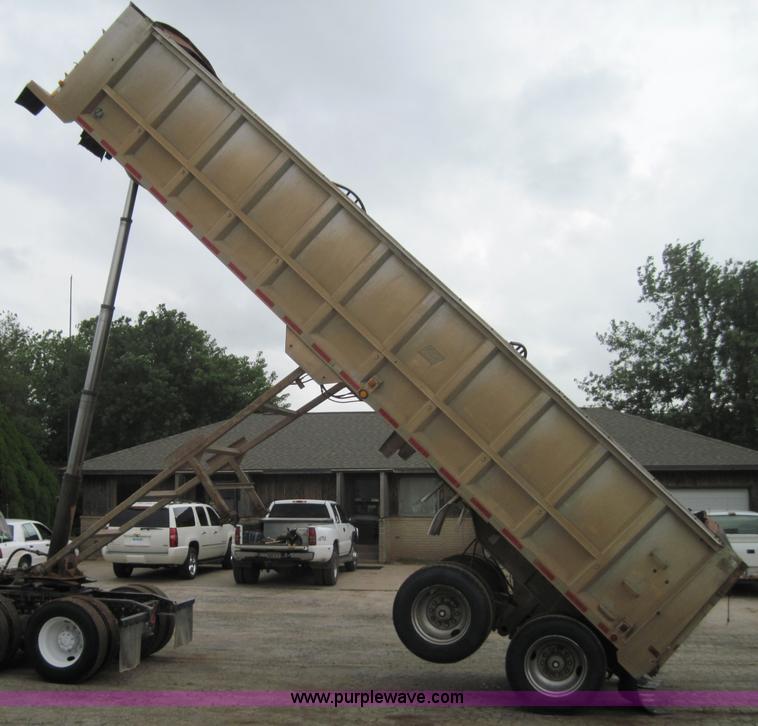 image for item 4095 1981 Fast 32' dump trailer