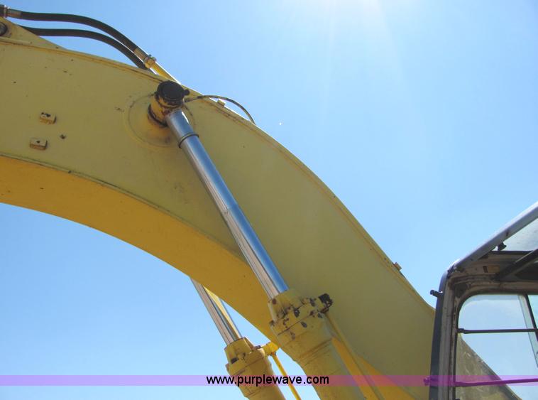 image for item 4884 Kobelco SK200LC excavator