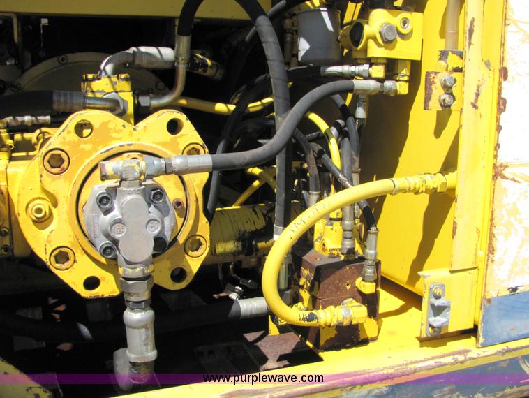 image for item 4884 Kobelco SK200LC excavator