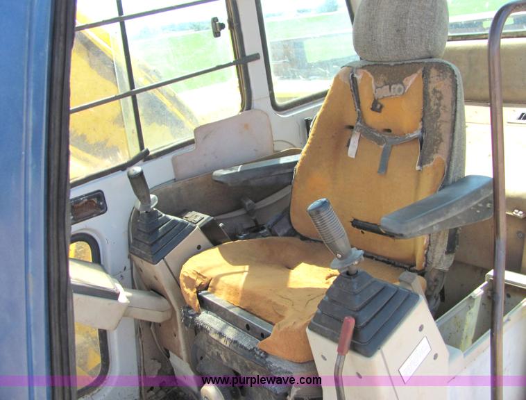 image for item 4884 Kobelco SK200LC excavator