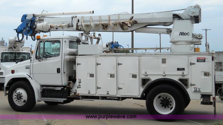 image for item 5059 2001 Freightliner FL80 digger truck