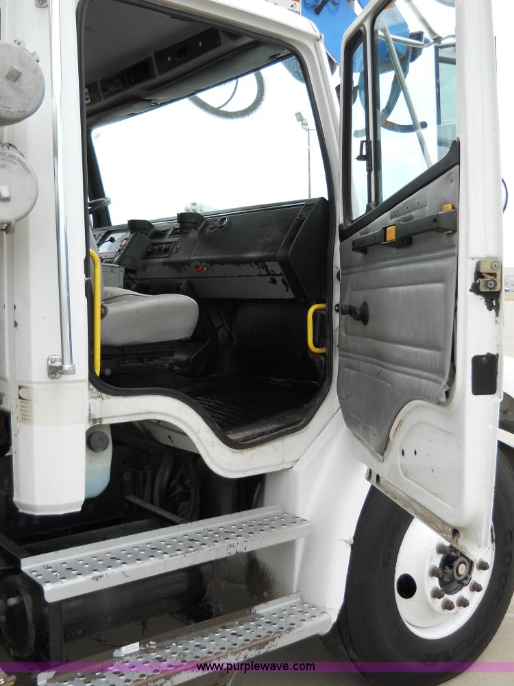 image for item 5059 2001 Freightliner FL80 digger truck