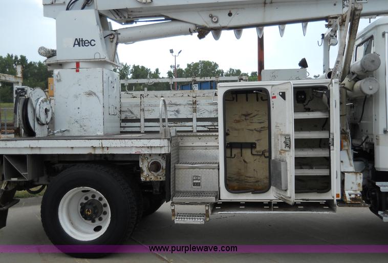 image for item 5059 2001 Freightliner FL80 digger truck