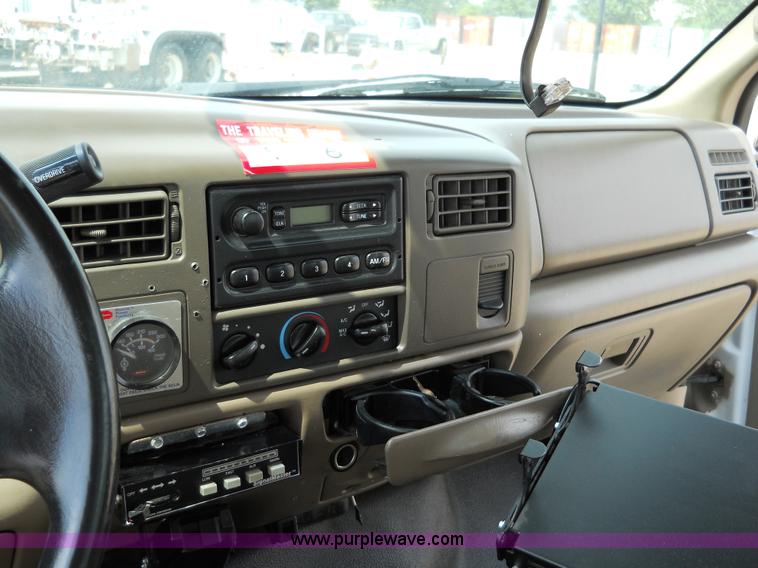 image for item 5060 2000 Ford F550 Super Duty bucket truck