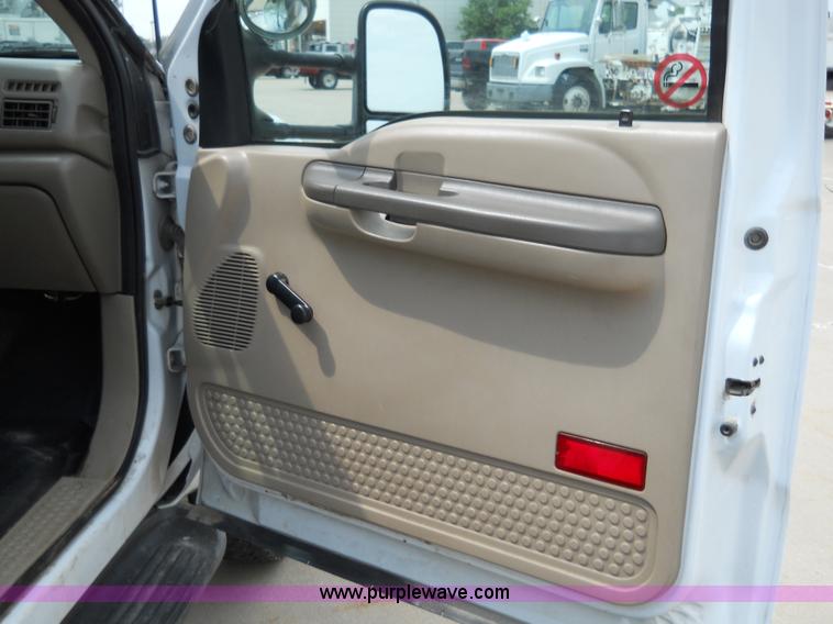 image for item 5060 2000 Ford F550 Super Duty bucket truck