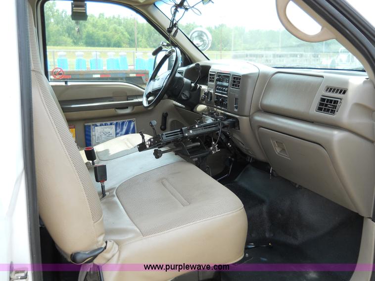 image for item 5060 2000 Ford F550 Super Duty bucket truck