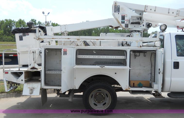 image for item 5060 2000 Ford F550 Super Duty bucket truck