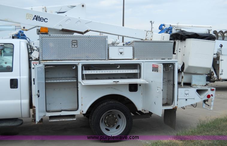 image for item 5060 2000 Ford F550 Super Duty bucket truck