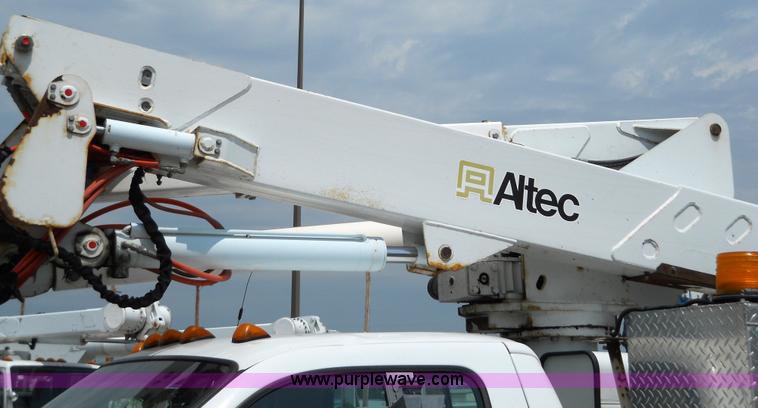 image for item 5060 2000 Ford F550 Super Duty bucket truck