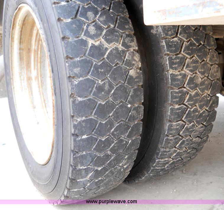 image for item 5060 2000 Ford F550 Super Duty bucket truck