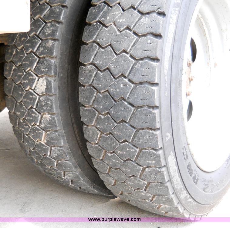 image for item 5060 2000 Ford F550 Super Duty bucket truck