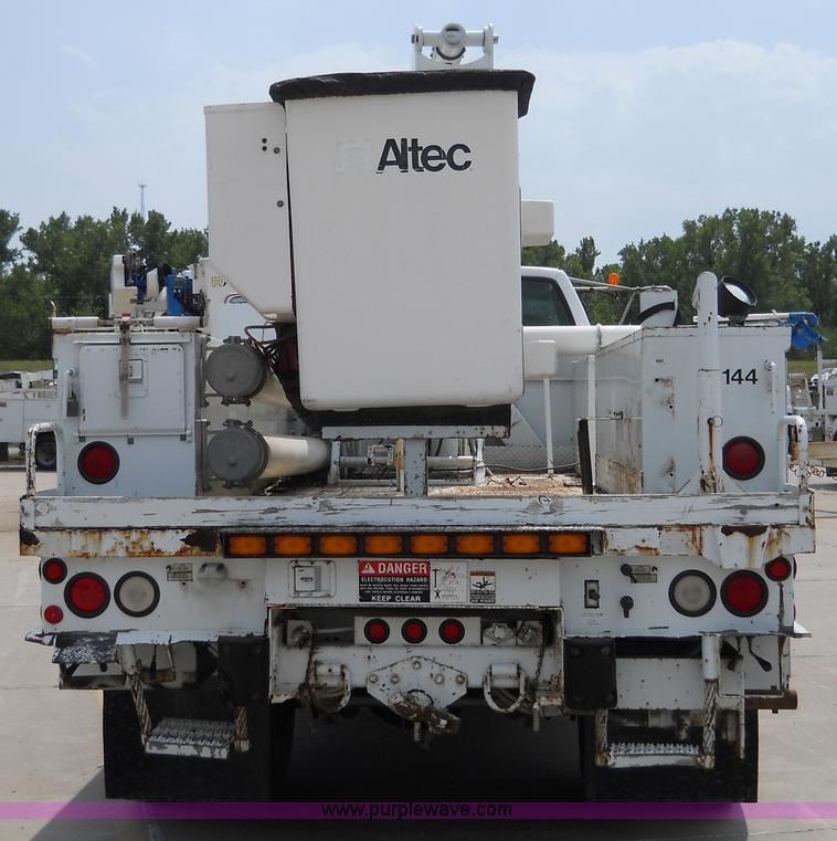 image for item 5061 1999 GMC C7500 bucket truck