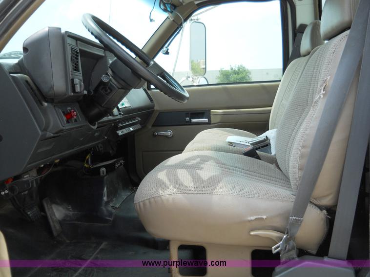 image for item 5061 1999 GMC C7500 bucket truck