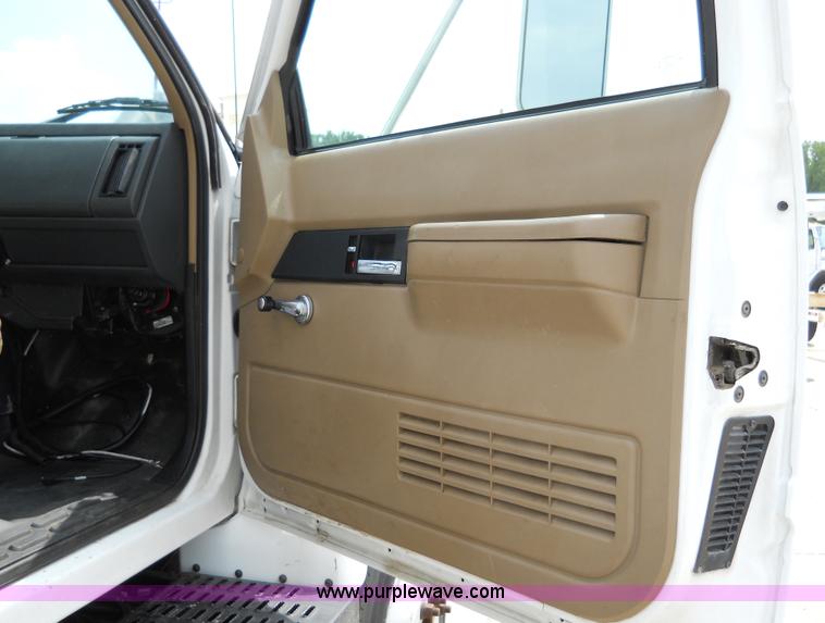 image for item 5061 1999 GMC C7500 bucket truck