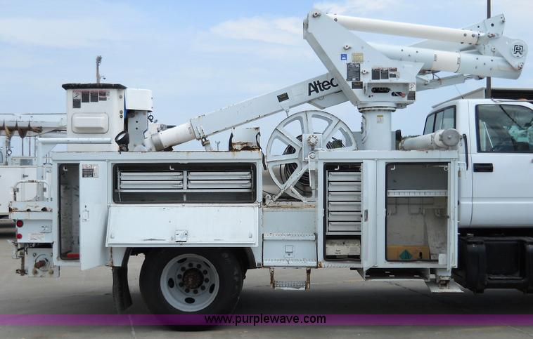 image for item 5061 1999 GMC C7500 bucket truck