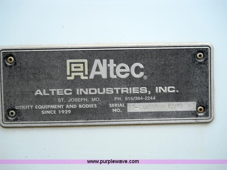 image for item 5061 1999 GMC C7500 bucket truck