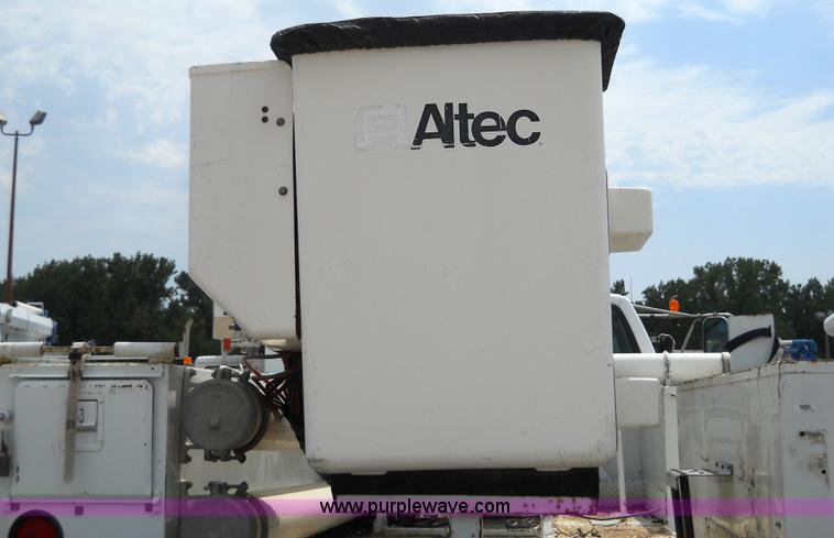 image for item 5061 1999 GMC C7500 bucket truck