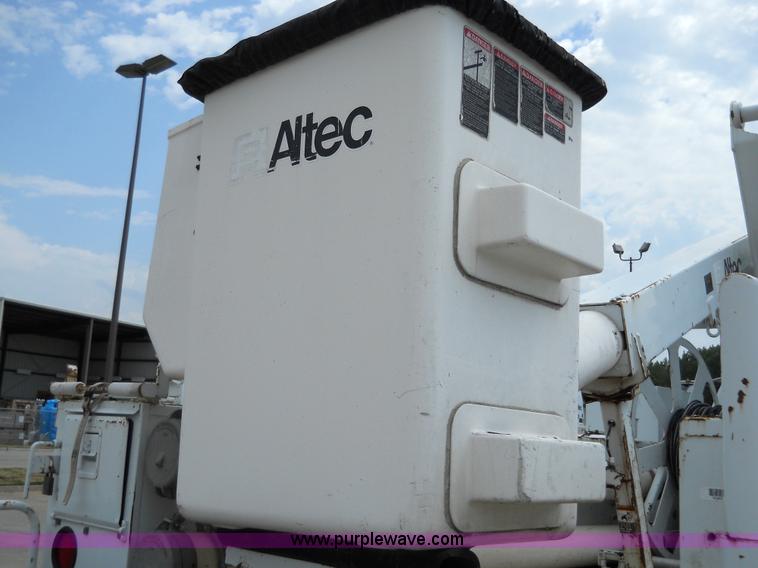 image for item 5061 1999 GMC C7500 bucket truck