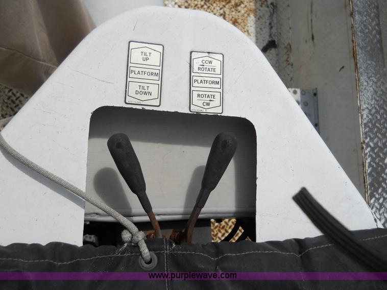 image for item 5061 1999 GMC C7500 bucket truck