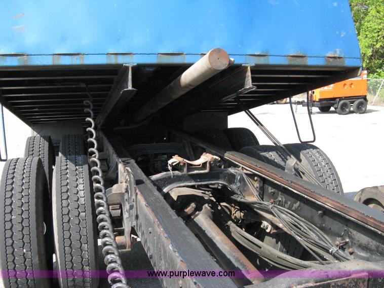 image for item 5104 1994 Ford LTA9000 Aero Max 106 truck with 28' roll back bed