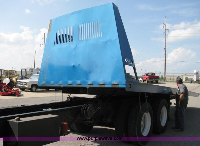 image for item 5104 1994 Ford LTA9000 Aero Max 106 truck with 28' roll back bed