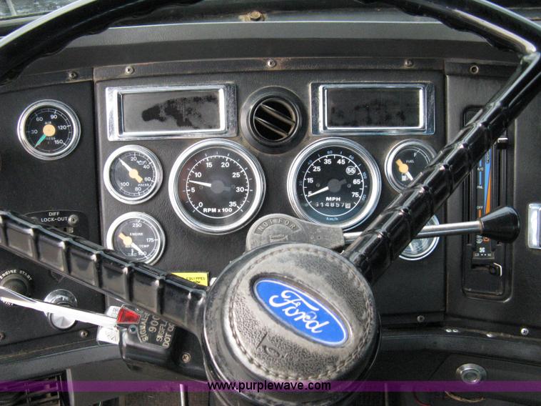 image for item 5104 1994 Ford LTA9000 Aero Max 106 truck with 28' roll back bed