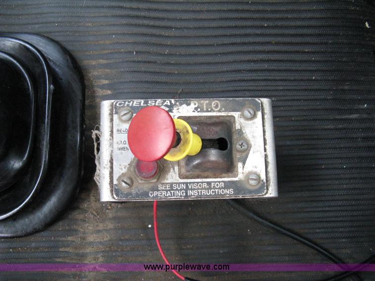 image for item 5104 1994 Ford LTA9000 Aero Max 106 truck with 28' roll back bed