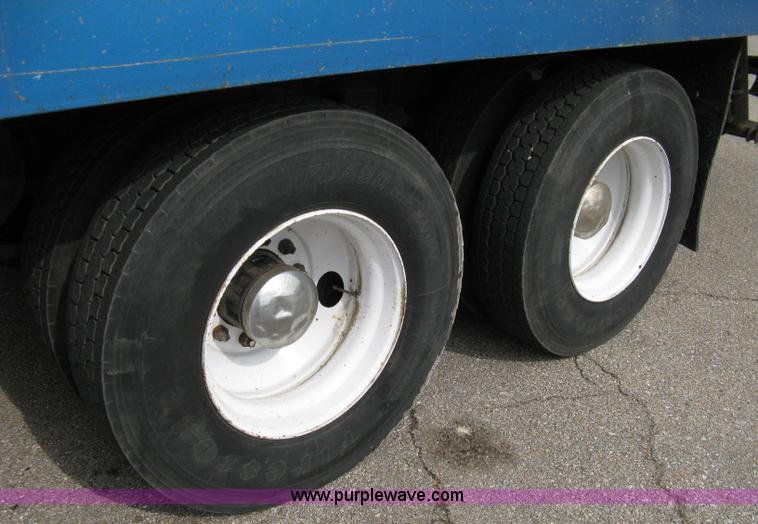 image for item 5104 1994 Ford LTA9000 Aero Max 106 truck with 28' roll back bed