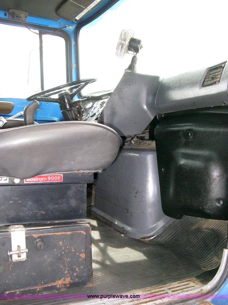 image for item 5104 1994 Ford LTA9000 Aero Max 106 truck with 28' roll back bed