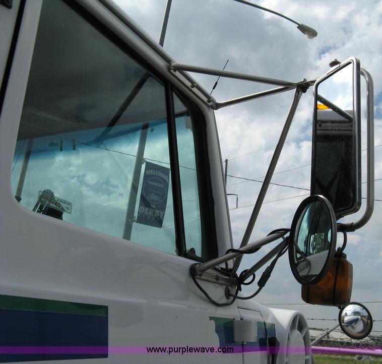 image for item 5104 1994 Ford LTA9000 Aero Max 106 truck with 28' roll back bed