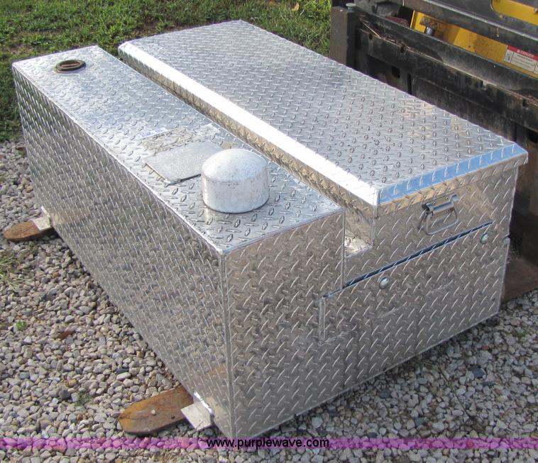 image for item 5185 Delta Pro fuel tank and tool box