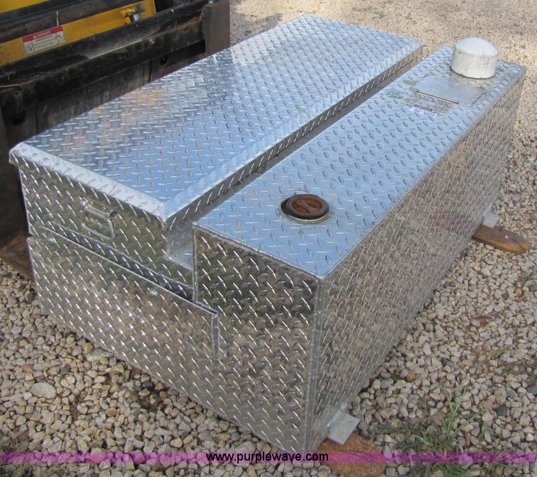 image for item 5185 Delta Pro fuel tank and tool box
