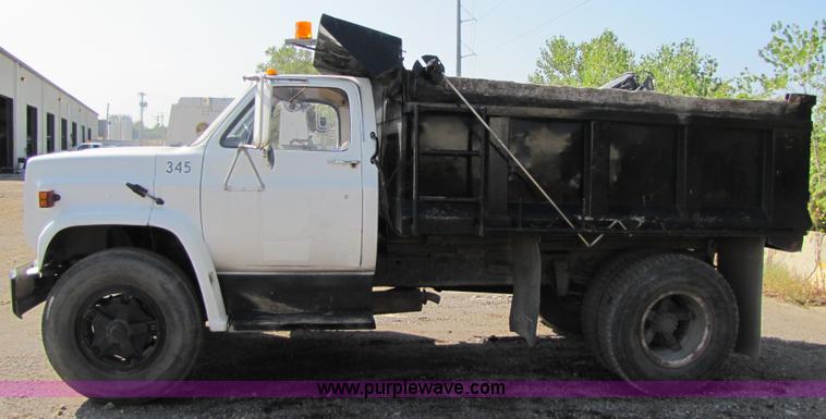 image for item 5246 1989 GMC C6500 dump truck