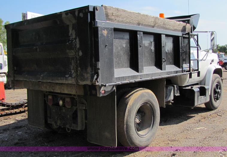 image for item 5246 1989 GMC C6500 dump truck
