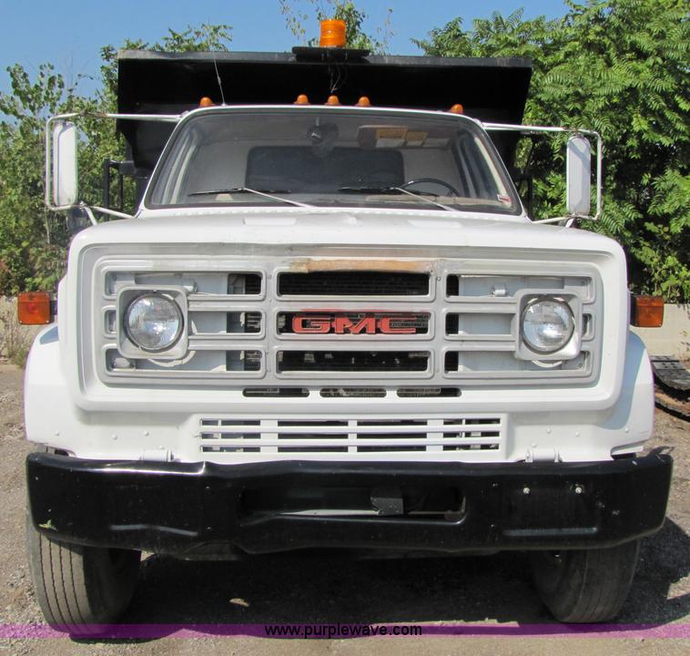 image for item 5246 1989 GMC C6500 dump truck
