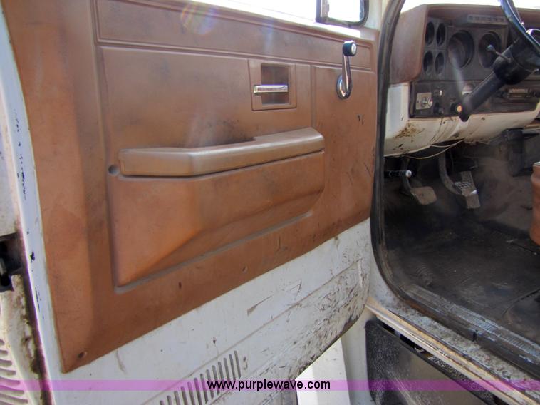image for item 5246 1989 GMC C6500 dump truck