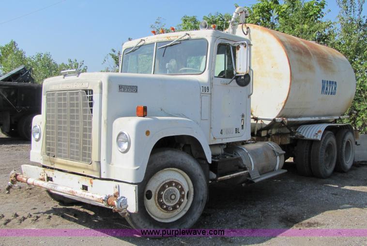 image for item 5253 1974 International Transtar 4200 water truck